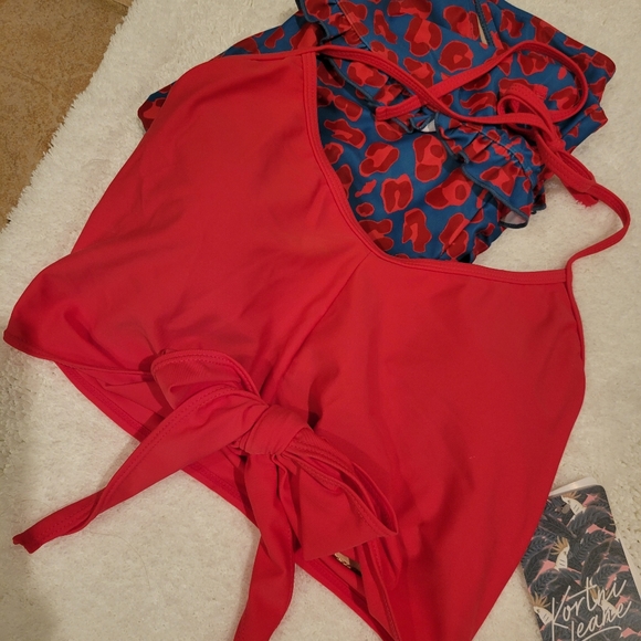 KORTNI JEANE: hibiscus tie up top - Picture 4 of 6